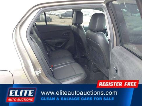 Used 2021 Chevrolet Trax LT w/ Sport Edition image 15