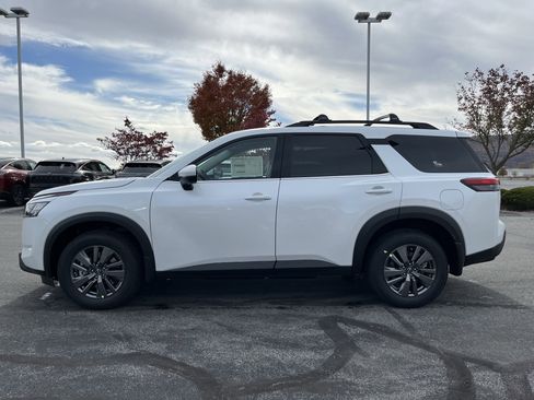 New 2025 Nissan Pathfinder SV w/ SV Premium Package image 8