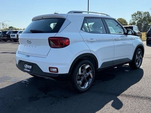 Certified 2025 Hyundai Venue SEL FWD image 5