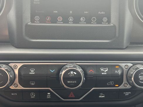 Used 2023 Jeep Gladiator Sport image 9