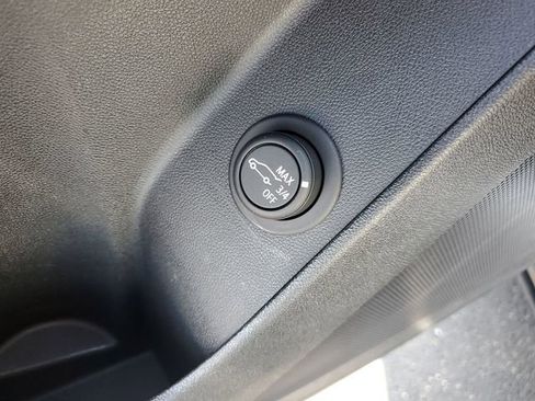 Used 2023 Chevrolet Equinox LT image 33