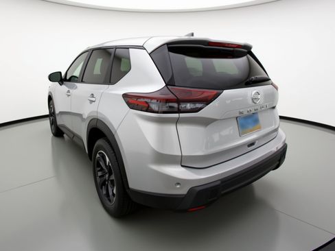 Used 2025 Nissan Rogue SV image 6