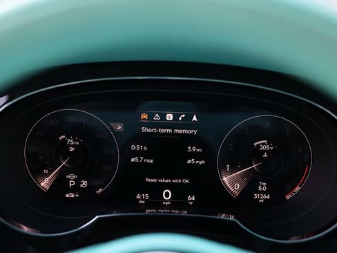 Used 2021 Bentley Bentayga image 34