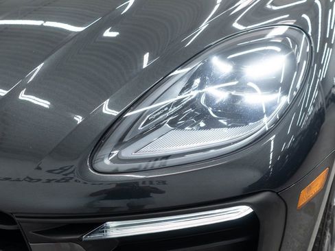 Used 2023 Porsche Macan Turbo image 42