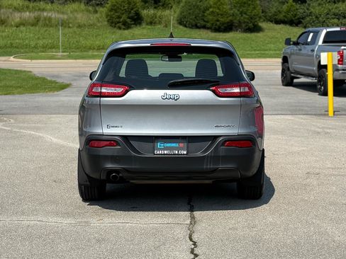 Used 2014 Jeep Cherokee Sport FWD image 8