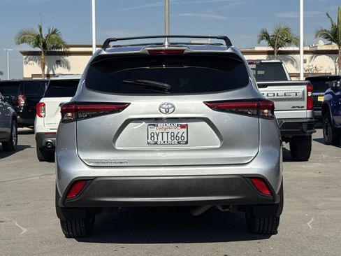 Used 2021 Toyota Highlander L image 6