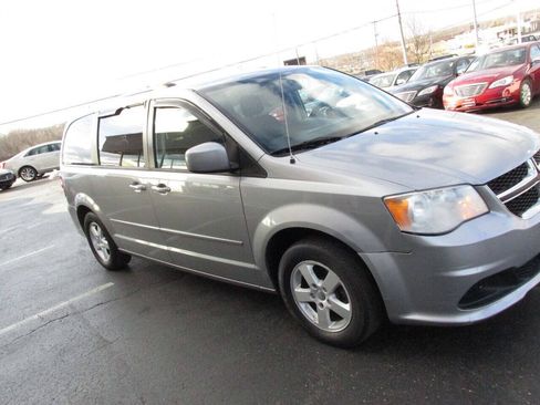 Used 2013 Dodge Grand Caravan SXT FWD image 41