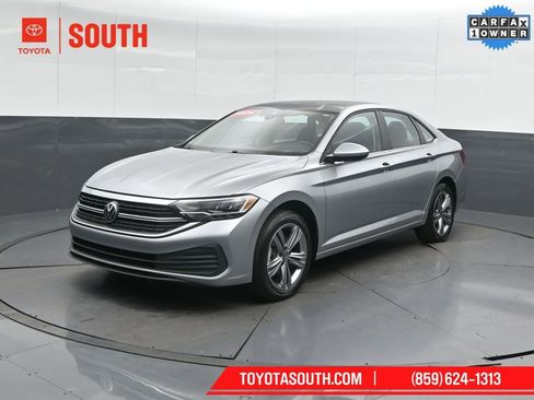 Used 2024 Volkswagen Jetta SE image 7