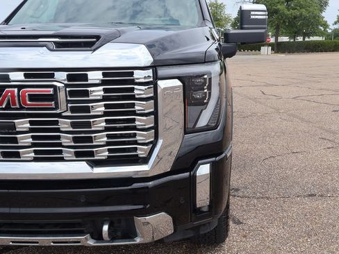 Used 2025 GMC Sierra 3500 Denali w/ Denali Reserve Package AWD/4WD image 17