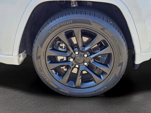 Used 2021 Jeep Grand Cherokee Laredo X image 4