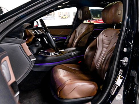 Used 2019 Mercedes-Benz S 560 4MATIC Sedan w/ Premium Package image 4