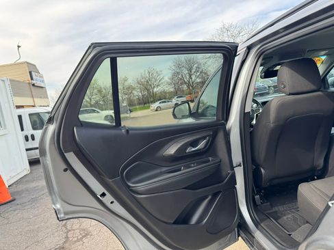 Used 2024 GMC Terrain SLE w/ Driver Convenience Package image 22