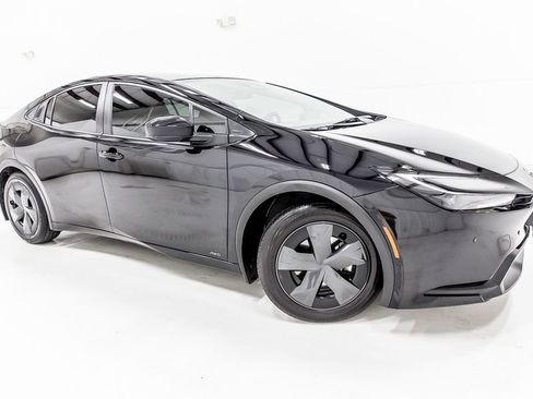 Used 2023 Toyota Prius LE image 9
