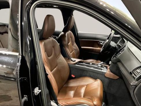 Certified 2023 Volvo XC90 B6 Ultimate w/ Lounge Package image 8