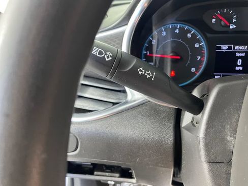 Used 2018 Chevrolet Malibu LT FWD image 12