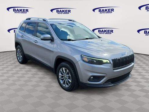Used 2020 Jeep Cherokee Latitude Plus w/ Cold Weather Group AWD/4WD image 3