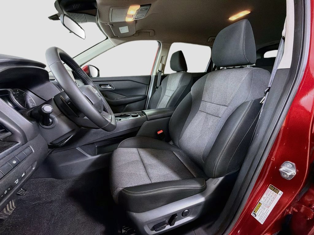 Used 2025 Nissan Rogue SV AWD/4WD image 12