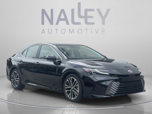 Used 2026 Toyota Camry XLE w/ Premium Plus Package FWD image 5