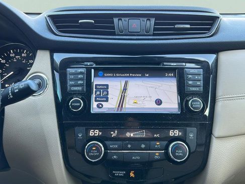 Used 2017 Nissan Rogue SL w/ SL Premium Package image 11