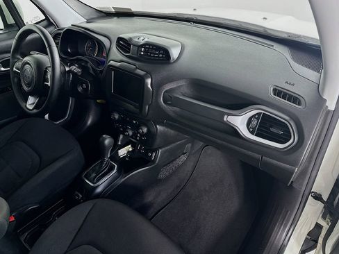 Used 2019 Jeep Renegade Latitude w/ Popular Equipment Group FWD image 27