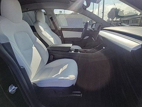Used 2020 Tesla Model Y Long Range image 15