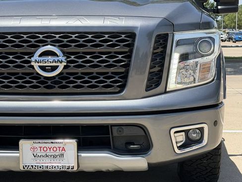 Used 2019 Nissan Titan PRO-4X w/ Pro-4x Convenience Package AWD/4WD image 9