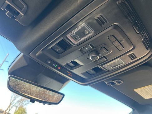 Used 2023 Cadillac Escalade ESV Premium Luxury image 32