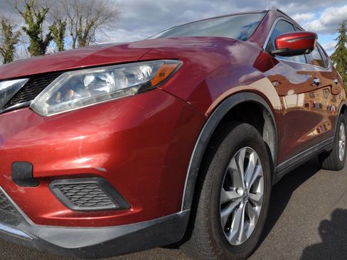 Used 2016 Nissan Rogue SV w/ SV Premium Package image 2