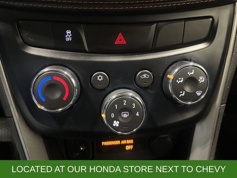 Used 2020 Chevrolet Trax LS AWD/4WD image 17