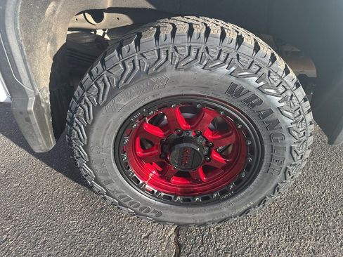 Used 2022 GMC Sierra 2500 AT4 image 32