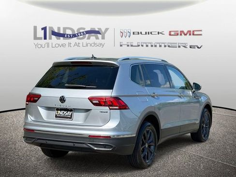 Used 2022 Volkswagen Tiguan SE w/ Panoramic Sunroof Package AWD/4WD image 2