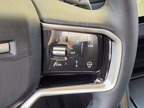 Used 2025 Land Rover Discovery Sport S image 28