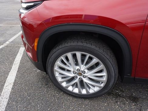 New 2025 Chevrolet Traverse LT w/ Driver Confidence Package AWD/4WD image 10