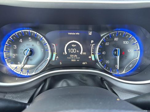 Used 2026 Chrysler Pacifica Select image 22