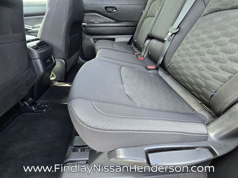 Used 2024 Nissan Pathfinder SV image 11