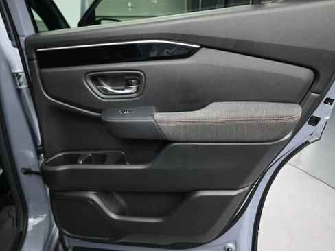 Used 2025 Honda Pilot Sport image 23