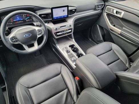 Certified 2023 Ford Explorer XLT w/ Equipment Group 202A AWD/4WD image 39