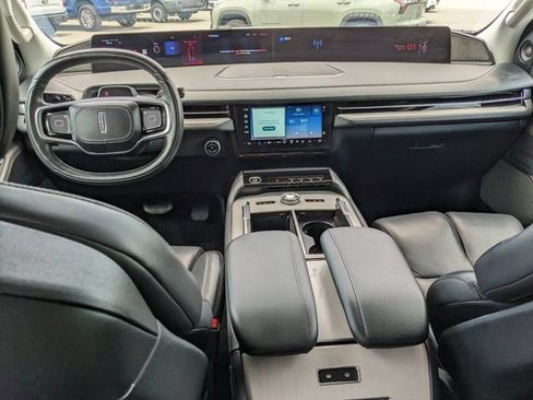 Used 2025 Lincoln Navigator Reserve AWD/4WD image 15