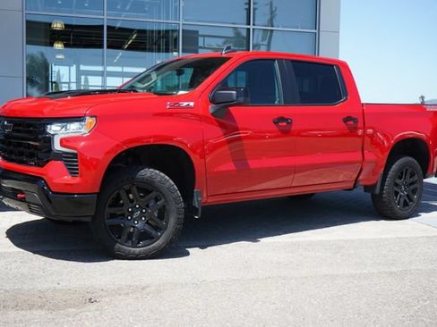 Used 2024 Chevrolet Silverado 1500 LT Trail Boss w/ Convenience Package II AWD/4WD image 4