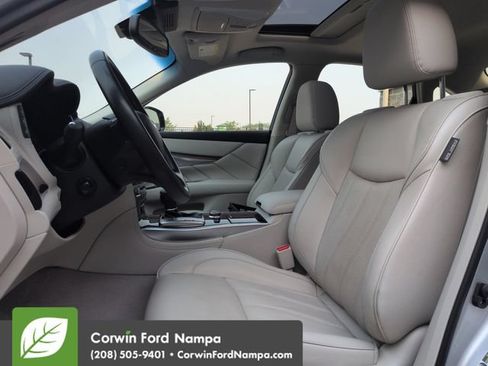 Used 2016 INFINITI Q70 3.7 w/ Deluxe Touring Package AWD/4WD image 24