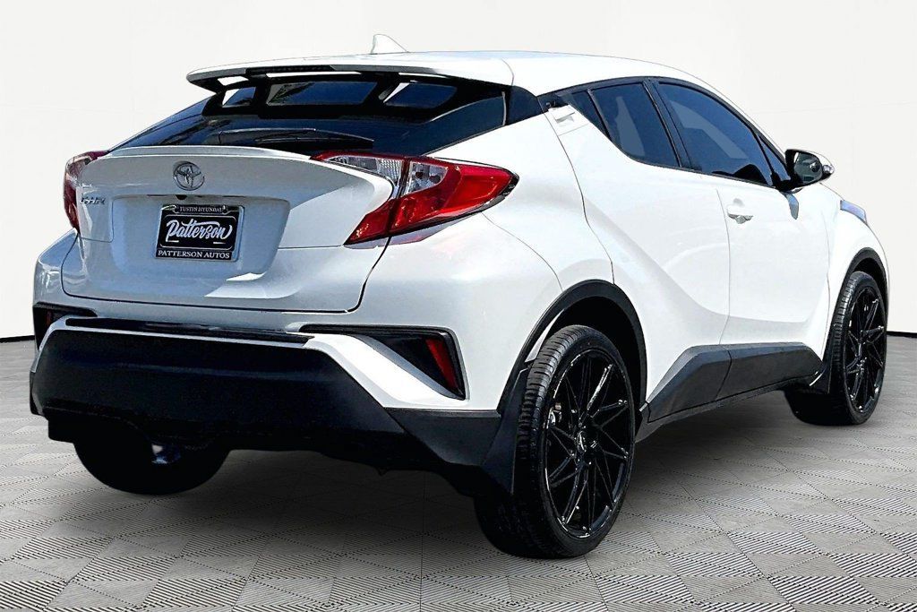 Used 2018 Toyota C-HR XLE FWD image 3