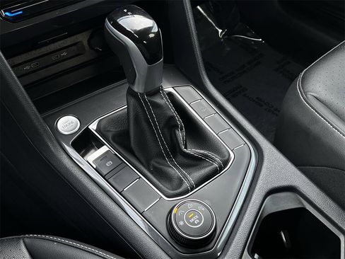 Used 2024 Volkswagen Tiguan SE image 17