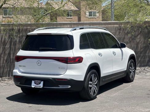Used 2023 Mercedes-Benz EQB 300 4MATIC w/ Exclusive Package image 8