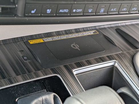 Used 2024 Toyota Sienna Limited image 26