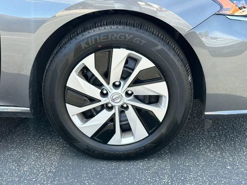 Used 2025 Nissan Altima 2.5 S FWD image 14
