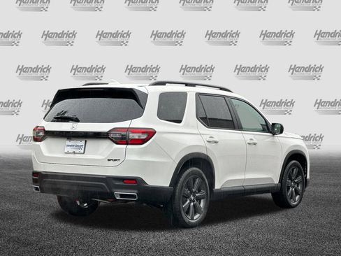 Used 2025 Honda Pilot Sport image 5