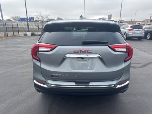 Used 2024 GMC Terrain SLT image 4