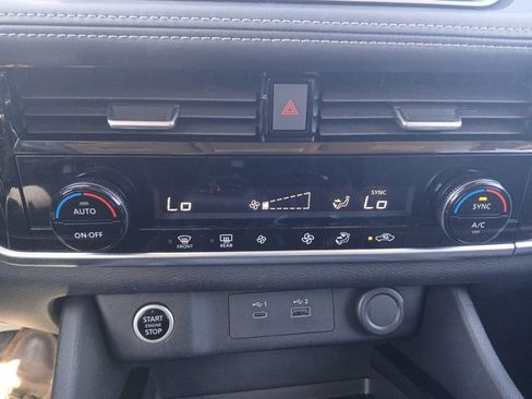 Used 2021 Nissan Rogue SV image 22