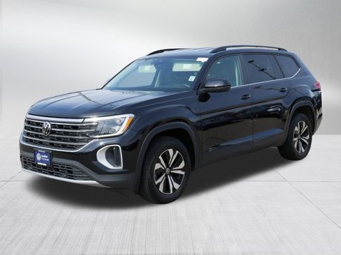 Certified 2024 Volkswagen Atlas SE image 3