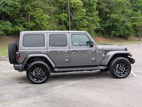 Used 2025 Jeep Wrangler Unlimited Sahara AWD/4WD image 10